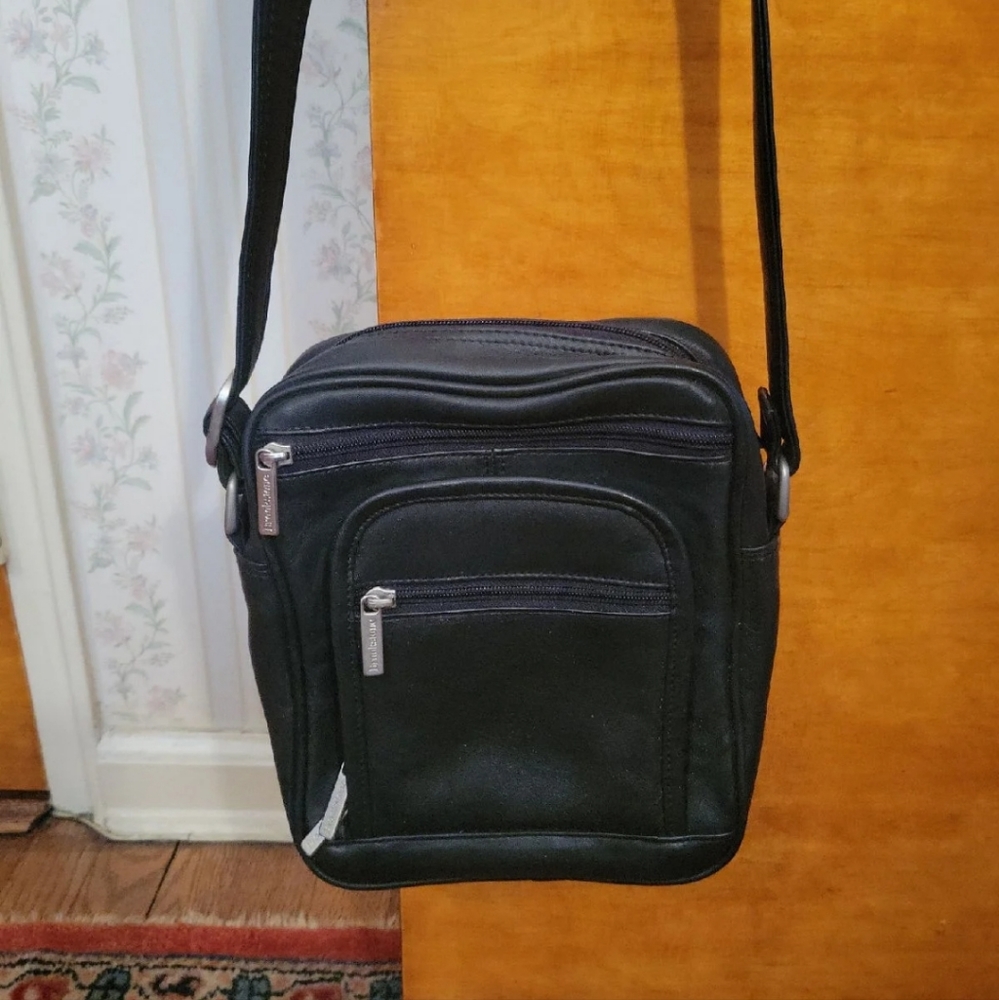 Brookstone Leather Unisex Crossbody Travel Organizer Bag